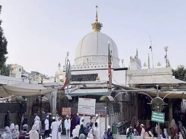 Ajmer Dargah chief ने कहा- विवाद के बीच याचिकाएं प्रचार और व्यक्तिगत हित के लिए दायर की जाती हैं Ajmer Dargah chief ने कहा- विवाद के बीच याचिकाएं प्रचार और व्यक्तिगत हित के लिए दायर की जाती हैं