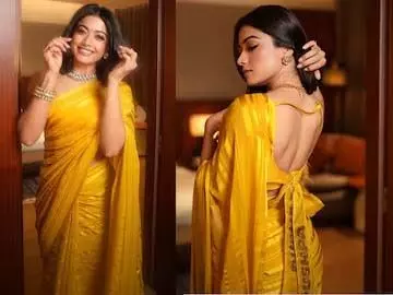 Rashmika Mandanna ने कस्टम येलो साड़ी और पुष्पा ब्लाउज में ग्लैमर बिखेरा