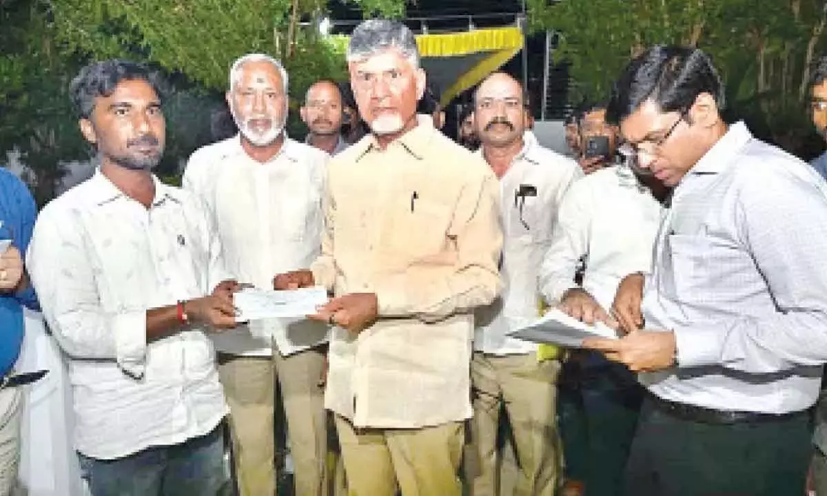 Andhra: सीएम नायडू ने सीएमआरएफ के माध्यम से जरूरतमंद परिवारों को सहायता प्रदान की