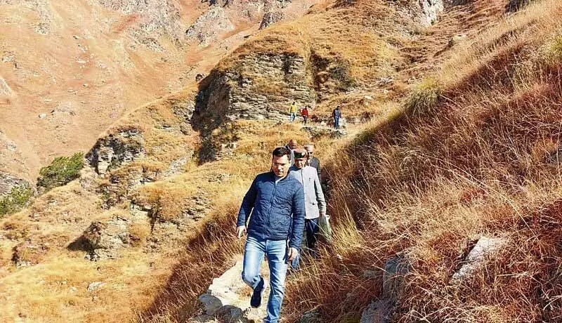 Himachal: बुनियादी सुविधाओं की जरूरतों को पूरा करने के लिए सरतयोला गांवों का दौरा किया