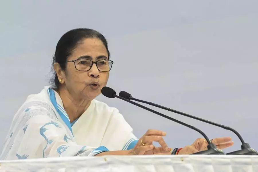 Mamata Banerjee: नरेंद्र मोदी सरकार का वक्फ कानून संशोधन एक धर्म के खिलाफ