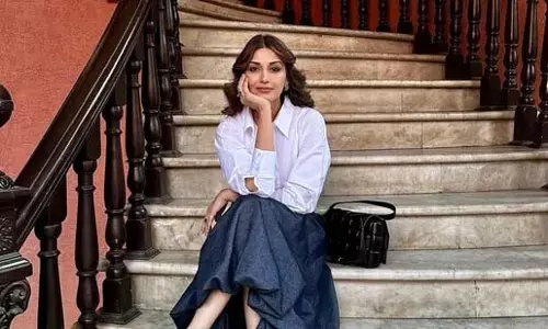 स्टाइलिश ड्रेस में बेहद खूबसूरत लग रही हैं Sonali Bendre