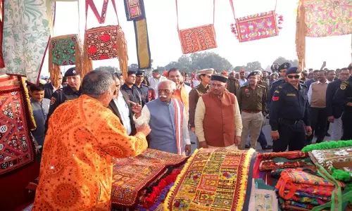 Haryana: राज्यपाल बंडारू दत्तात्रेय ने कुरूक्षेत्र में गीता महोत्सव का उद्घाटन किया Haryana: राज्यपाल बंडारू दत्तात्रेय ने कुरूक्षेत्र में गीता महोत्सव का उद्घाटन किया