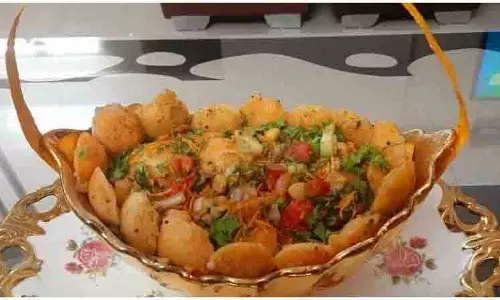 Idli Chaat Recipe : नाश्ते में ट्राई करें ये इडली चाट