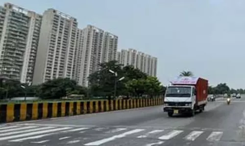 ग्रेटर नोएडा : जेवर एयरपोर्ट के शुरू होने से पहले जाम से बचने की तैयारी ग्रेटर नोएडा : जेवर एयरपोर्ट के शुरू होने से पहले जाम से बचने की तैयारी
