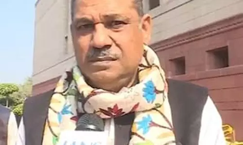 पश्चिम बंगाल के साथ सौतेला व्यवहार कर रही केंद्र सरकार : कीर्ति आजाद पश्चिम बंगाल के साथ सौतेला व्यवहार कर रही केंद्र सरकार : कीर्ति आजाद