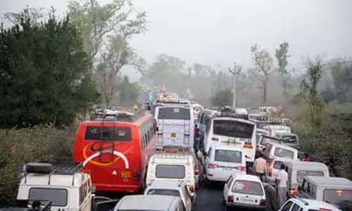 Uttarakhand: वाहनों के प्रदूषण से हिमालय की सांसें थम सी गईं