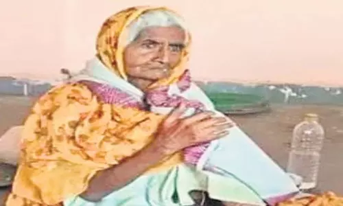 Telangana: जगतियाल में परित्यक्त महिला के बेटों ने अधिकारियों से मिलने से परहेज किया Telangana: जगतियाल में परित्यक्त महिला के बेटों ने अधिकारियों से मिलने से परहेज किया
