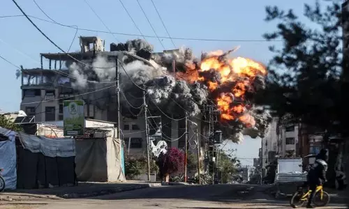 Israel ने गाजा में 42 लोगों को मार डाला Israel ने गाजा में 42 लोगों को मार डाला