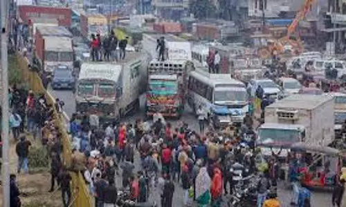 सार्वजनिक मार्ग में बाधा डालने के आरोप में 14 चालकों के खिलाफ FIR lodged