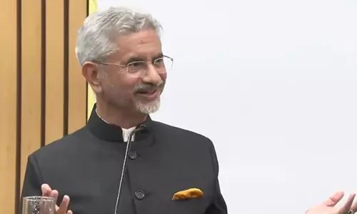 Jaishankar ने मोहिंदर अमरनाथ की आत्मकथा के विमोचन के दौरान भारत की विदेश नीति को समझाने के लिए क्रिकेट का उदाहरण दिया Jaishankar ने मोहिंदर अमरनाथ की आत्मकथा के विमोचन के दौरान भारत की विदेश नीति को समझाने के लिए क्रिकेट का उदाहरण दिया