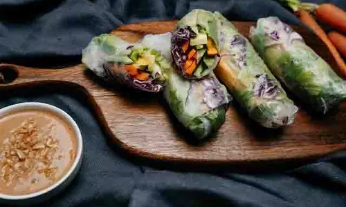 Recipe: आसान चरणों में बनाएं पनीर राइस पेपर रोल Recipe: आसान चरणों में बनाएं पनीर राइस पेपर रोल