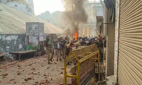 जुमे की नमाज से पहले संभल मस्जिद के आसपास भारी पुलिस तैनाती