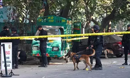 Rohini के निकट एक और कम तीव्रता वाला विस्फोट, दहशत का माहौल Rohini के निकट एक और कम तीव्रता वाला विस्फोट, दहशत का माहौल