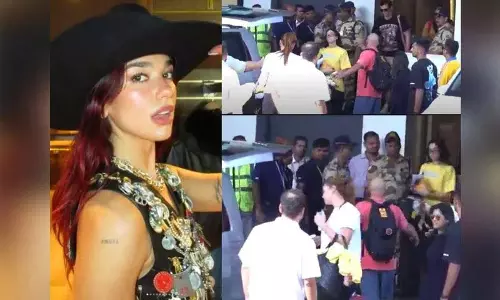 Dua Lipa मुंबई पहुंचीं,अपने बहुप्रतीक्षित कॉन्सर्ट से पहले पॉप आइकन दिखीं Dua Lipa मुंबई पहुंचीं,अपने बहुप्रतीक्षित कॉन्सर्ट से पहले पॉप आइकन दिखीं