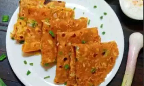 Oats-Onion Stuffed Paratha: बच्चों के लिया बनाये ओट्स-ओनियन स्टफ्ड पराठा Oats-Onion Stuffed Paratha: बच्चों के लिया बनाये ओट्स-ओनियन स्टफ्ड पराठा