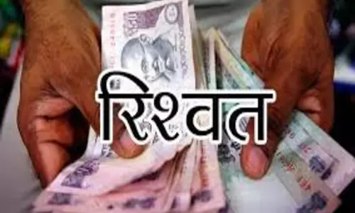 Varanasi: एंटी करप्शन टीम ने घूस लेते वीडीए बाबू को गिरफ्तार किया