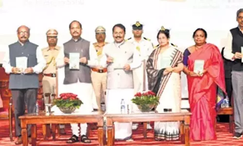 Odisha के राज्यपाल रघुबर दास ने आशारा आलोक का अनावरण किया