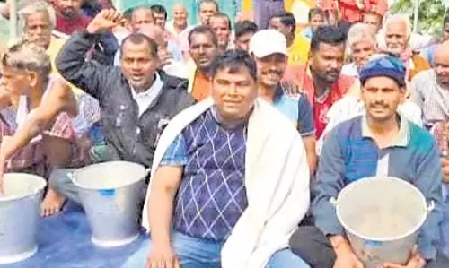 पेयजल की कमी से नाराज ग्रामीणों ने केंद्रपाड़ा में RWSS इंटेकवेल कार्यालय पर ताला जड़ दिया