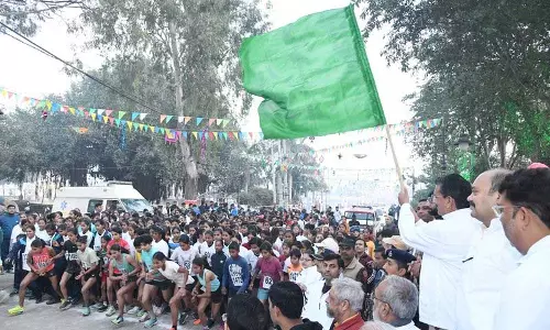 Haryana : मंत्री कृष्ण बेदी ने कुरुक्षेत्र में गीता दौड़ को हरी झंडी दिखाई Haryana : मंत्री कृष्ण बेदी ने कुरुक्षेत्र में गीता दौड़ को हरी झंडी दिखाई