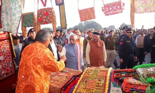 Haryana : राज्यपाल बंडारू दत्तात्रेय ने कुरूक्षेत्र में गीता महोत्सव का उद्घाटन किया Haryana : राज्यपाल बंडारू दत्तात्रेय ने कुरूक्षेत्र में गीता महोत्सव का उद्घाटन किया
