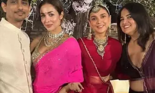 मलाइका अरोड़ा गुलाबी लहंगे में अदिति राव हैदरी-सिद्धार्थ की शादी की pictures मलाइका अरोड़ा गुलाबी लहंगे में अदिति राव हैदरी-सिद्धार्थ की शादी की pictures
