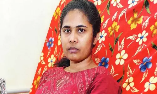 Kerala : प्रियजनों को खो चुकी श्रुति को वायनाड में राजस्व क्लर्क नियुक्त किया Kerala : प्रियजनों को खो चुकी श्रुति को वायनाड में राजस्व क्लर्क नियुक्त किया