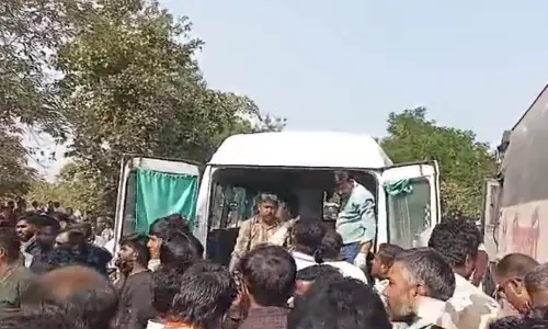 9 लोगों की मौत: पलट गई बस, घायलों को अलग-अलग अस्पतालों में भर्ती कराया