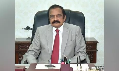 Pak PM के सहयोगी ने कहा- तहरीक-ए-इंसाफ पर प्रतिबंध लगाने के बारे में अभी तक कोई आम सहमति नहीं बनी