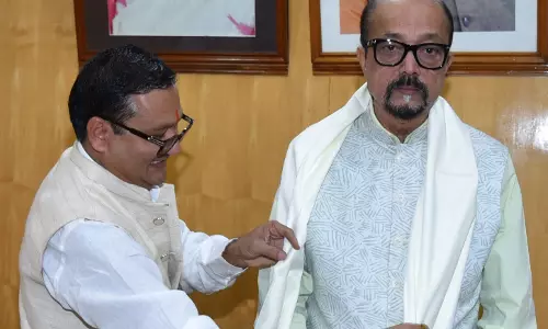 राज्यपाल रमेन डेका से मनोहर गौशाला खैरागढ़ के ट्रस्टी अखिल जैन ने की भेंट राज्यपाल रमेन डेका से मनोहर गौशाला खैरागढ़ के ट्रस्टी अखिल जैन ने की भेंट
