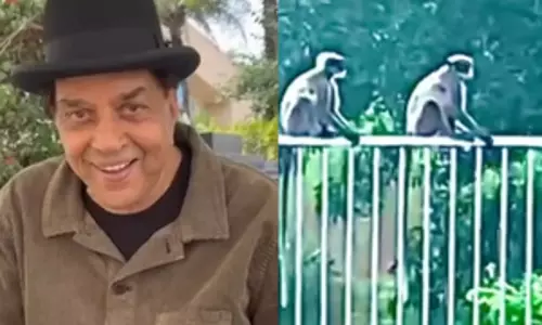 गिलहरी और मोर के बाद, Dharmendra के घर एक नया मेहमान आया गिलहरी और मोर के बाद, Dharmendra के घर एक नया मेहमान आया