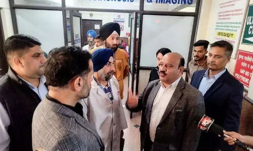 Jammu: उपमुख्यमंत्री ने सरकारी कार्यालयों में अनुपस्थिति के खिलाफ चेतावनी दी Jammu: उपमुख्यमंत्री ने सरकारी कार्यालयों में अनुपस्थिति के खिलाफ चेतावनी दी