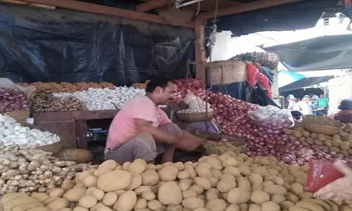 Odisha: जाजपुर में आलू की कीमतों में बढ़ोतरी Odisha: जाजपुर में आलू की कीमतों में बढ़ोतरी