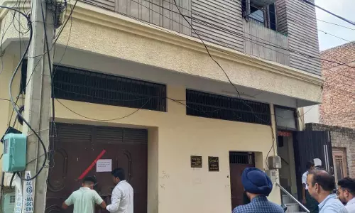 नियमों के उल्लंघन पर MC ने दो इमारतें सील कीं