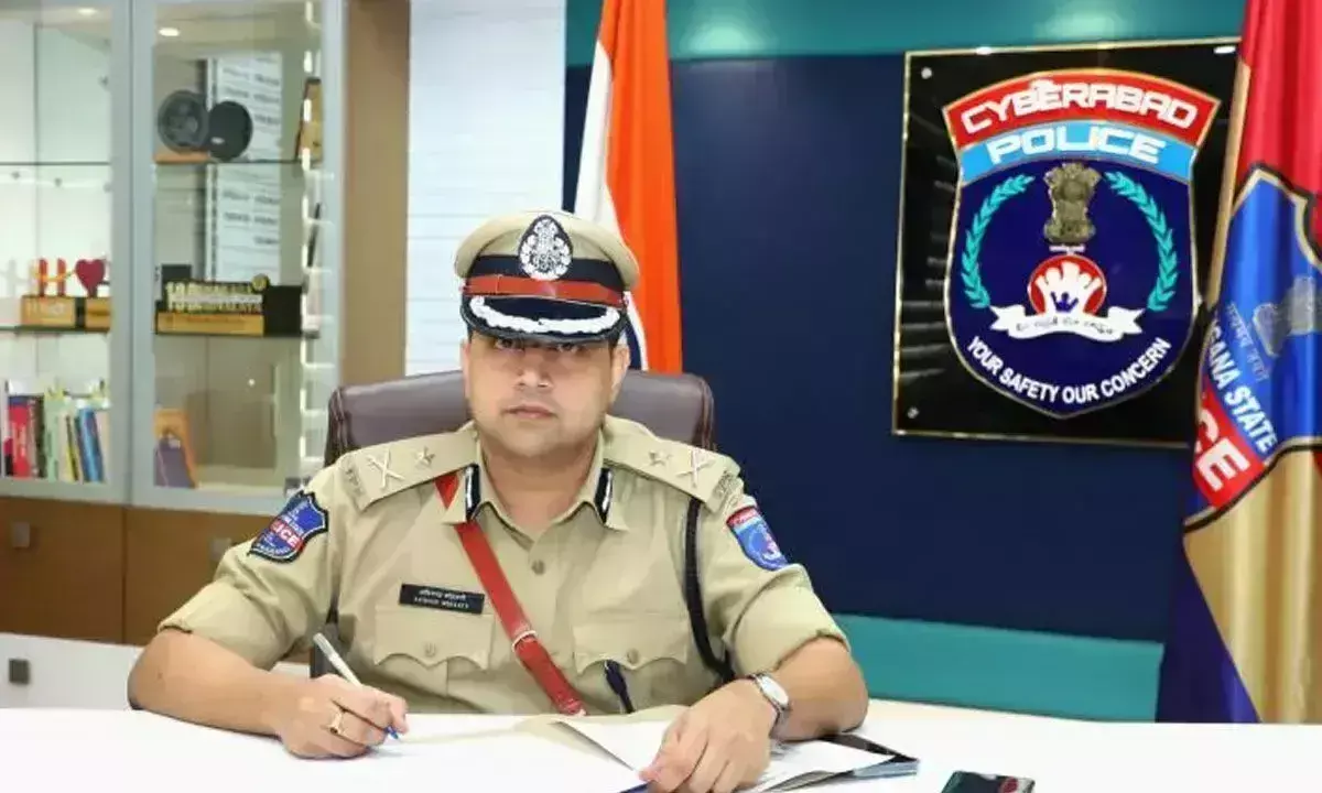 Cyberabad पुलिस आयुक्त ने महिलाओं और बच्चों के खिलाफ अपराधों में त्वरित कार्रवाई का आग्रह किया Cyberabad पुलिस आयुक्त ने महिलाओं और बच्चों के खिलाफ अपराधों में त्वरित कार्रवाई का आग्रह किया
