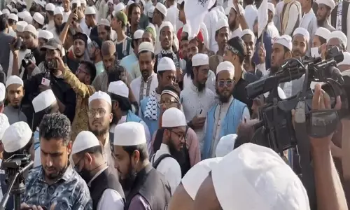 Dhaka में इस्कॉन के खिलाफ प्रदर्शन जारी, भारत ने बांग्लादेश से अल्पसंख्यकों की सुरक्षा करने को कहा