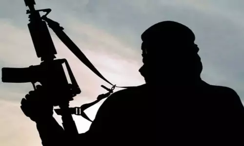 Kashmir: आतंकी संबंधों के चलते दो सरकारी कर्मचारियों को नौकरी से निकाला गया