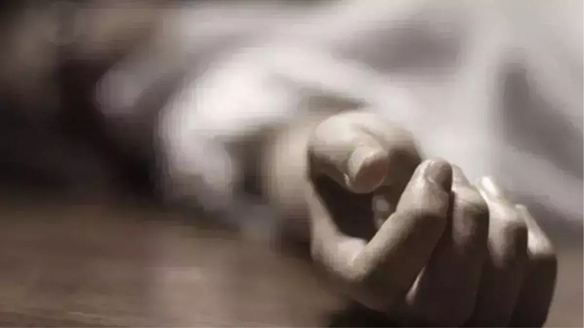 Azamgarh: कुएं से मिला युवती का शव , मामले की जांच में जुटी पुलिस Azamgarh: कुएं से मिला युवती का शव , मामले की जांच में जुटी पुलिस
