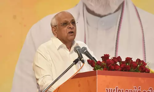 Gujarat के मुख्यमंत्री भूपेंद्र पटेल ने प्रमाण पत्र जारी करने की सुविधा के निर्देश दिए Gujarat के मुख्यमंत्री भूपेंद्र पटेल ने प्रमाण पत्र जारी करने की सुविधा के निर्देश दिए