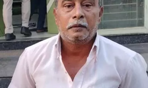 कमिश्नर ने रायपुर पुलिस के प्रतिवेदन पर दो और पिट एनडीपीएस केसों में निकाला जेल भेजने का आदेश कमिश्नर ने रायपुर पुलिस के प्रतिवेदन पर दो और पिट एनडीपीएस केसों में निकाला जेल भेजने का आदेश