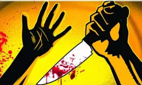 Hospital में शादी का प्रस्ताव ठुकराने पर नर्स पर चाकू से हमला, घटना सीसीटीवी में कैद Hospital में शादी का प्रस्ताव ठुकराने पर नर्स पर चाकू से हमला, घटना सीसीटीवी में कैद