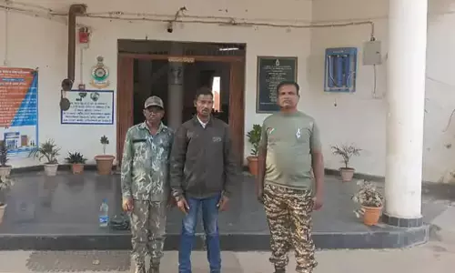 इश्क में पड़ी युवती ने दिया बच्चे को जन्म, फरार हुआ बॉयफ्रेंड गिरफ्तार इश्क में पड़ी युवती ने दिया बच्चे को जन्म, फरार हुआ बॉयफ्रेंड गिरफ्तार