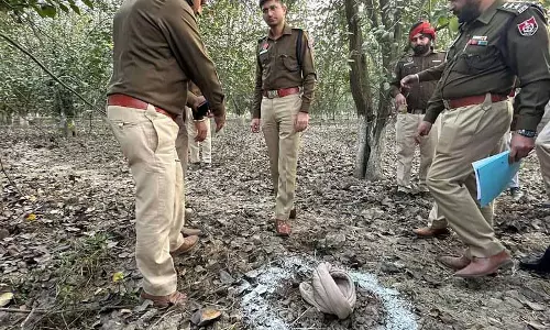 Amritsar: पुलिस द्वारा पीछा करने और मुठभेड़ के बाद लुटेरा गिरफ्तार Amritsar: पुलिस द्वारा पीछा करने और मुठभेड़ के बाद लुटेरा गिरफ्तार