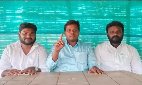 Gadwal जिले में बिचौलियों द्वारा कपास बीज किसानों का शोषण समाप्त करने का आह्वान Gadwal जिले में बिचौलियों द्वारा कपास बीज किसानों का शोषण समाप्त करने का आह्वान