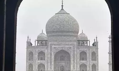 Editorial: ताजमहल की सैर पर रोमांच… बर्बरता और कुछ अन्य कहानियाँ Editorial: ताजमहल की सैर पर रोमांच… बर्बरता और कुछ अन्य कहानियाँ