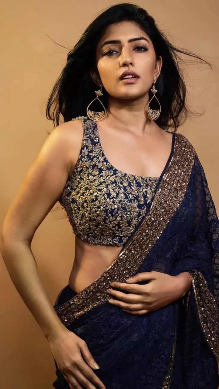 साड़ी में खूबसूरत लगी ईशा रेब्बा