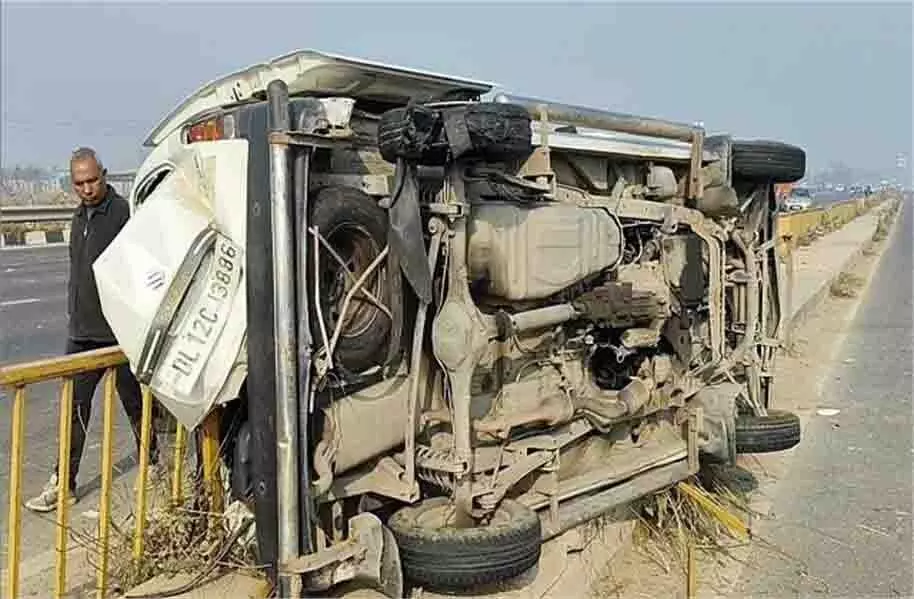 Haryana Accident:  टायर फटने से वैन पलटी, 8 लोग गंभीर रूप से घायल