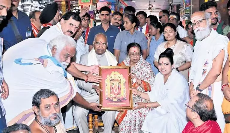 पूर्व राष्ट्रपति कोविंद ने Andhra Pradesh के दुर्गा मंदिर में पूजा-अर्चना की