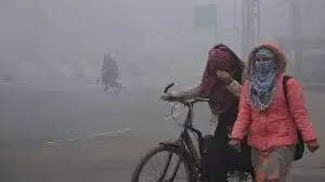 Weather:  फतेहपुर में पड़ने लगी कड़ाके की ठंड,  तापमान  6.2 डिग्री सेल्सियस रिकॉर्ड