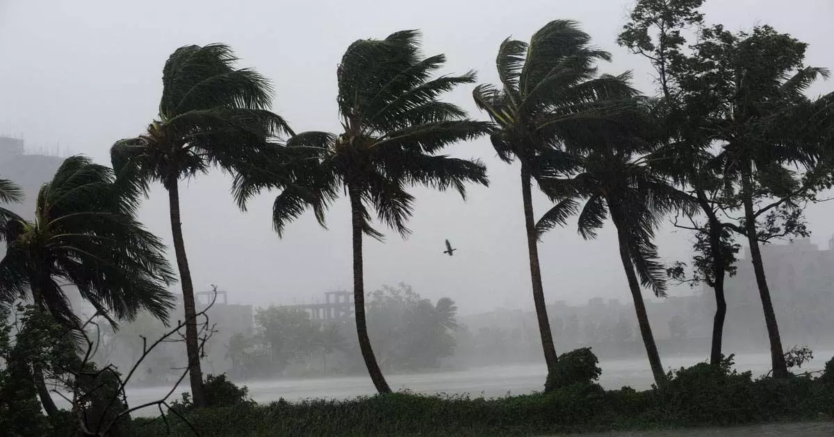 Cyclone Fengal: बेंगलुरू में ऑरेंज अलर्ट जारी, बारिश और ठंड का खतरा